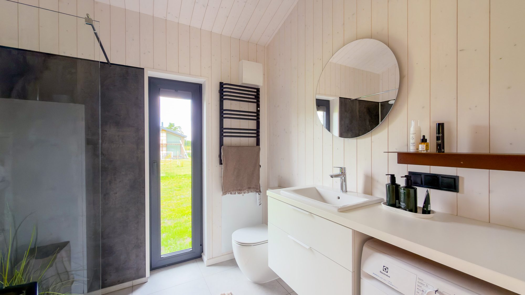 Living 80 bathroom