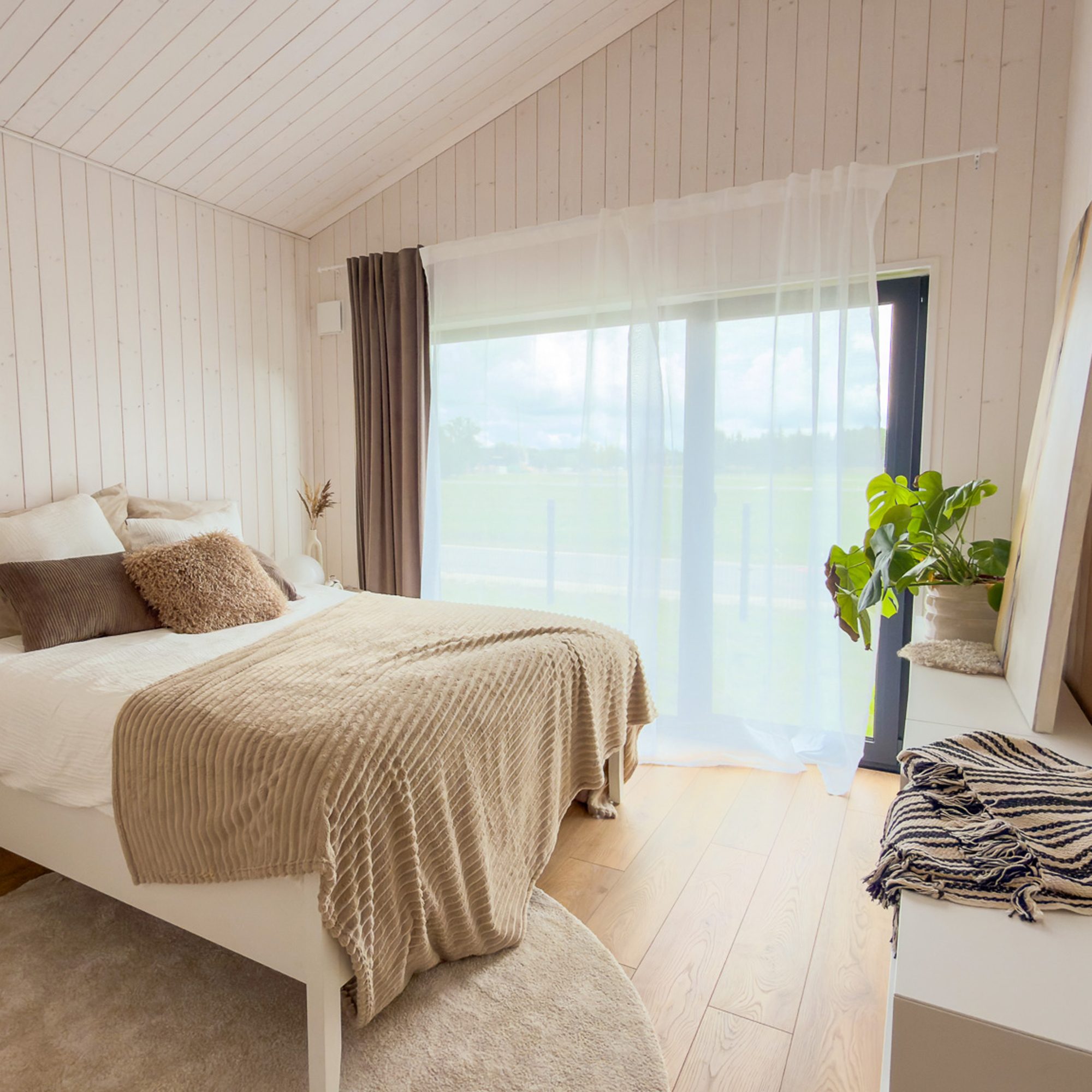 Living 80 bedroom