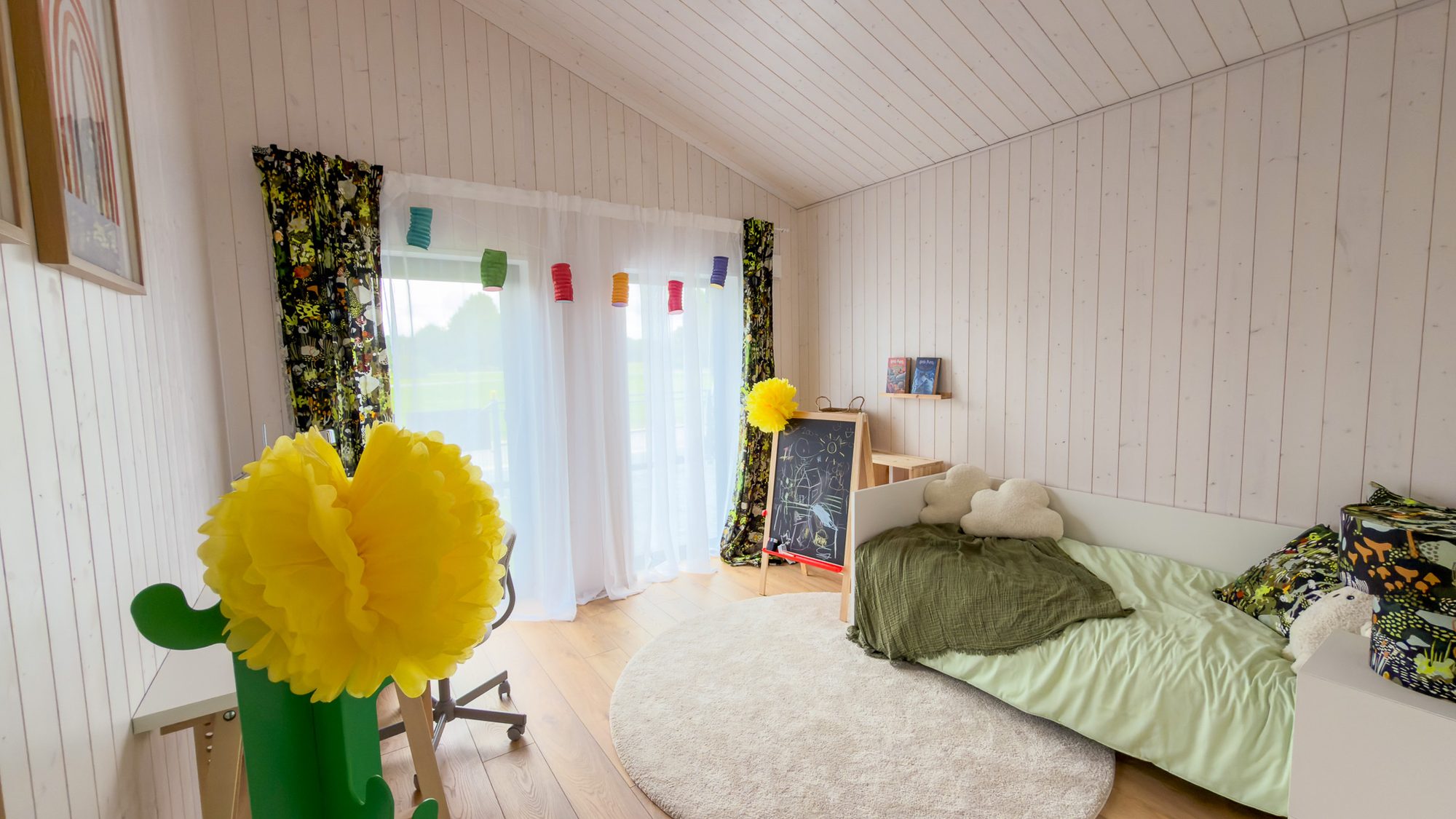 Living 80 bedroom