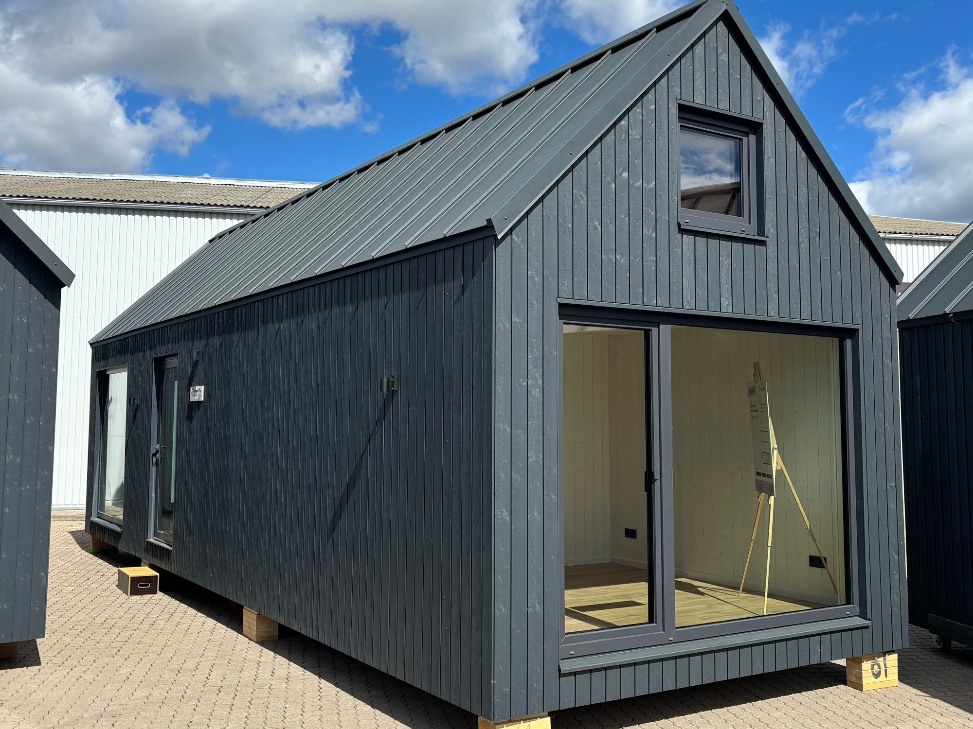 Milla 40 in anthracite, exterior