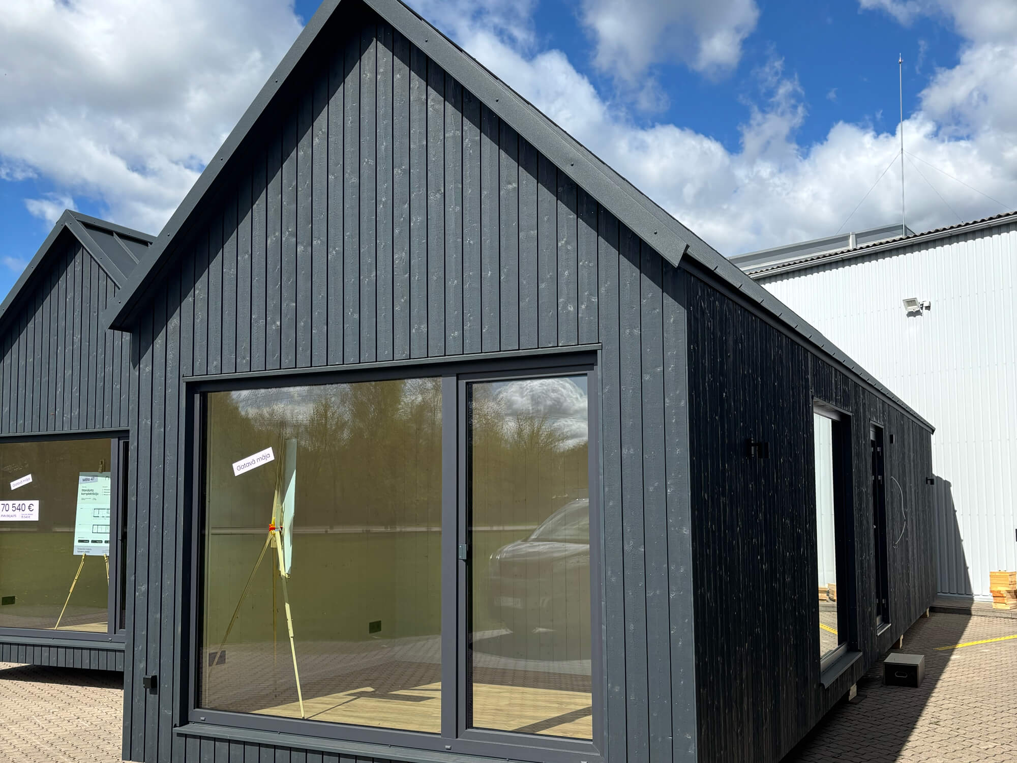 Milla 47 in anthracite, exterior